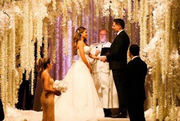 Hollywood wedding with 10.000+ Avalanche+® roses